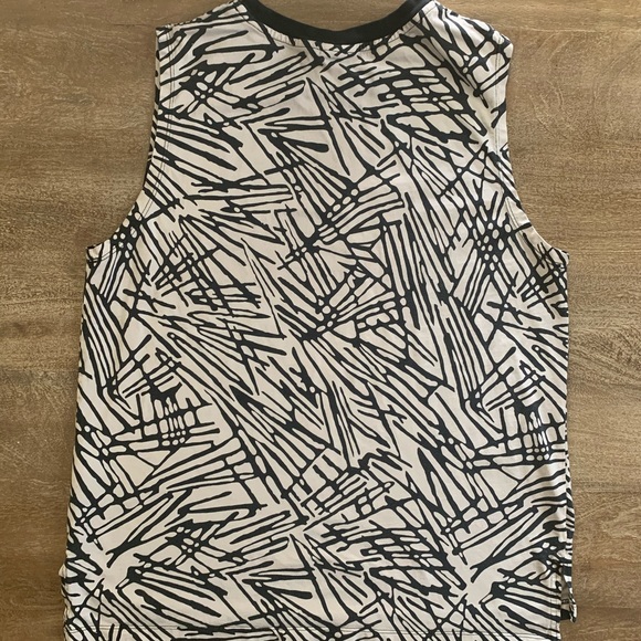 Women’s Nike Shirt - Picture 4 of 6